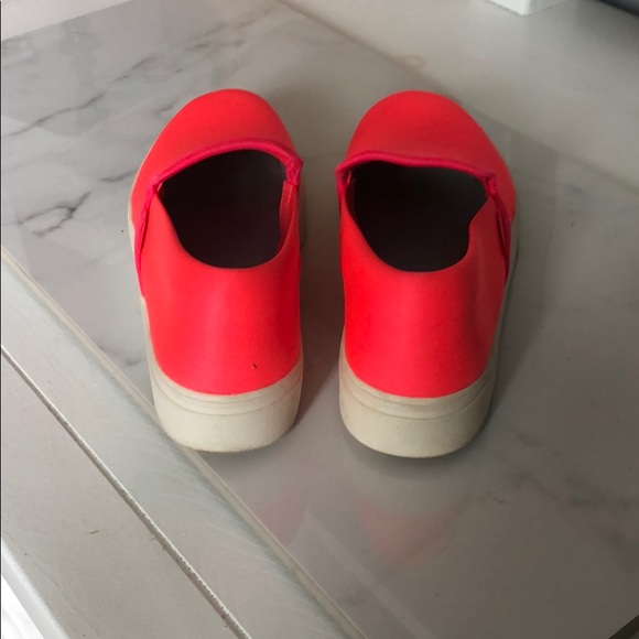 Neon pink Reebok Memory Tech 365 slip one - Picture 3 of 8